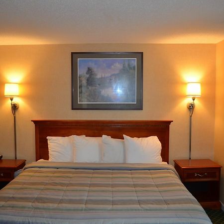 Hyannis Host Inn Екстер'єр фото