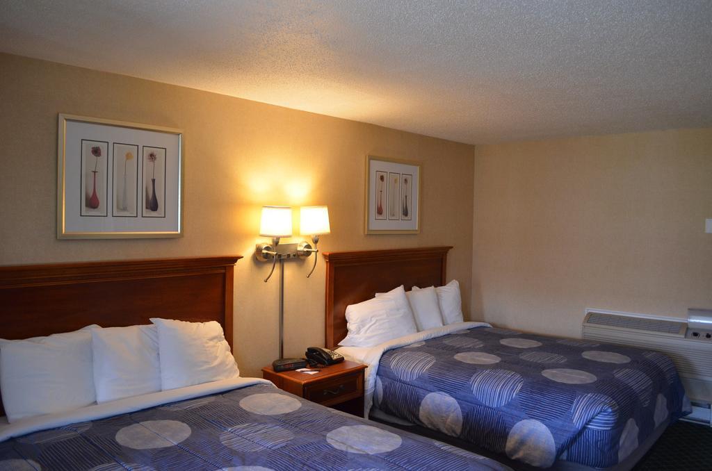 Hyannis Host Inn Екстер'єр фото