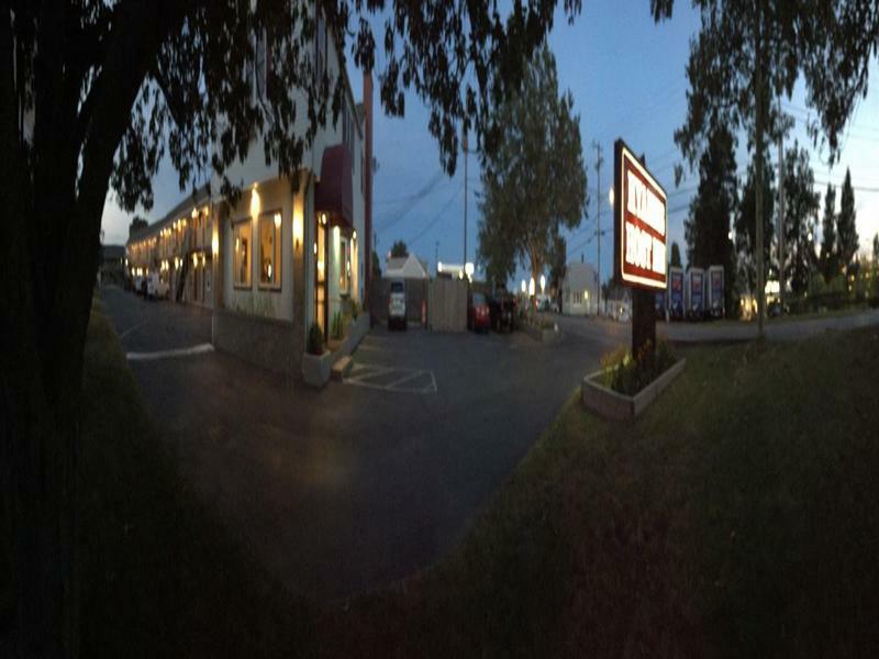 Hyannis Host Inn Екстер'єр фото